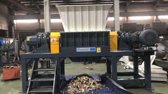 38 máquina de la trituradora del eje del doble de la cuchilla 18.5kw para el bosque