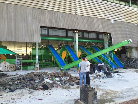 La fase 3 tejida empaqueta la película plástica que recicla la máquina