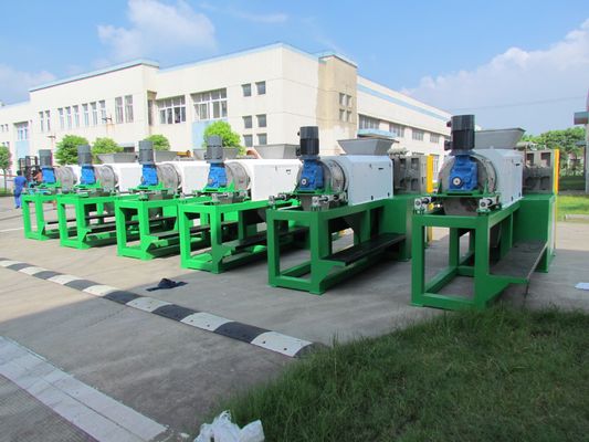 máquina que exprime plástica de la calefacción magnética 75kw