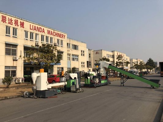 Las etapas dobles riegan a Ring Plastic Granulating Line